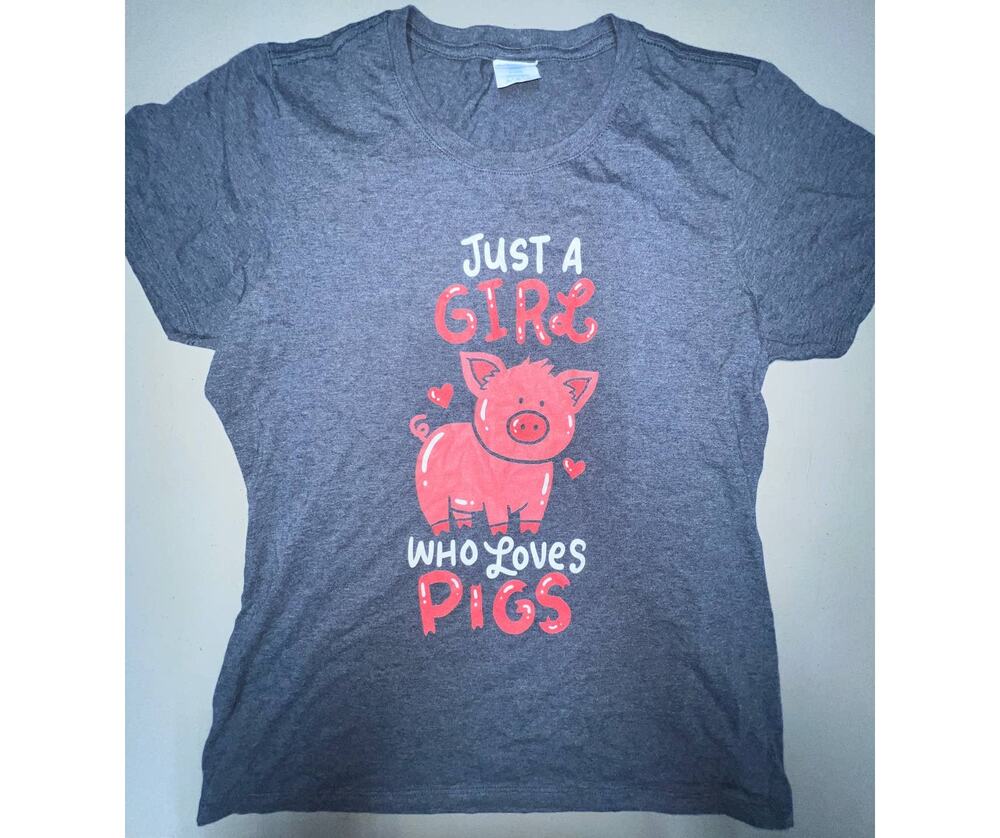 NWOT Just a Girl Who Loves Pigs Tee Women L